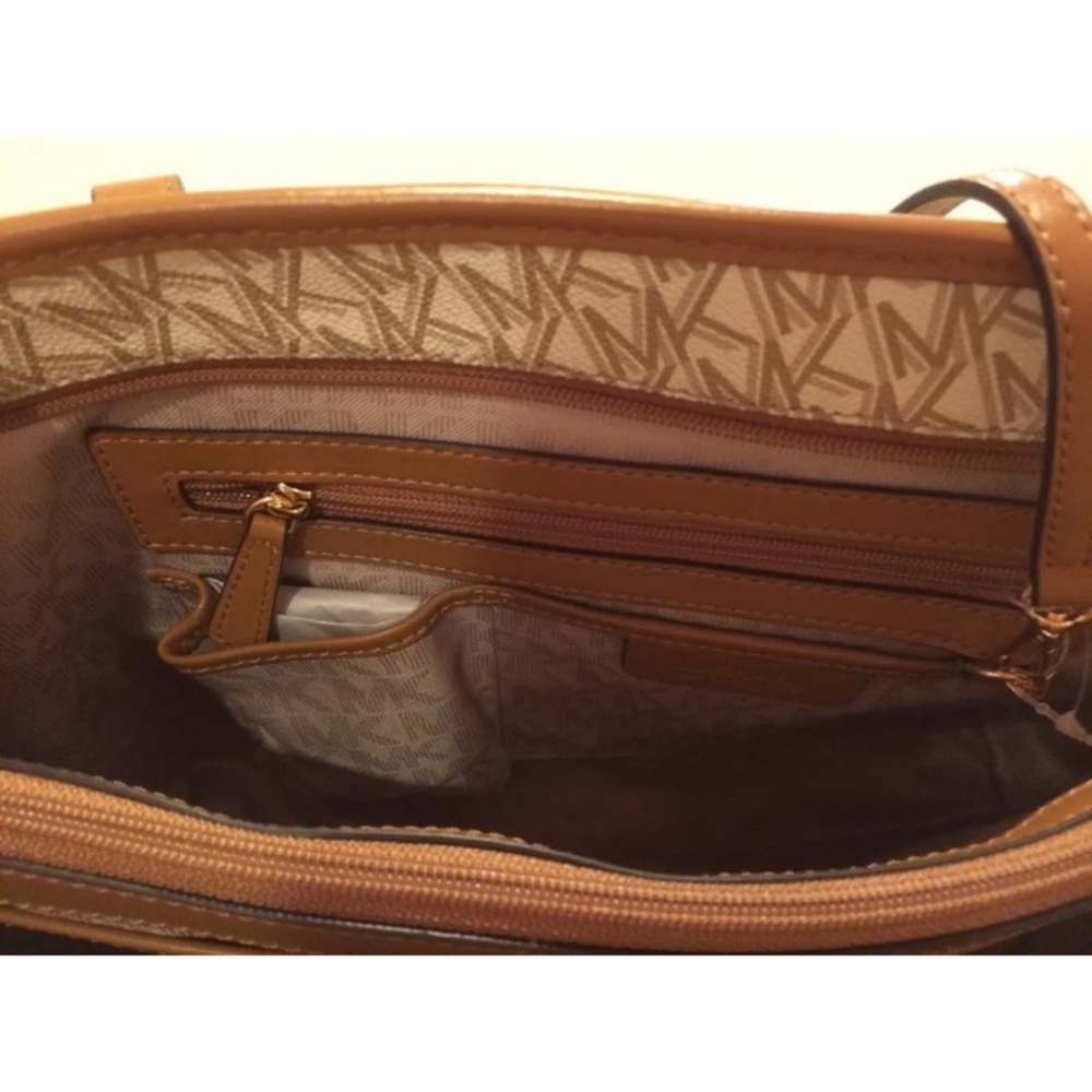 Michael Kors Hayley top zip tote with pouch - Picture 12 of 12